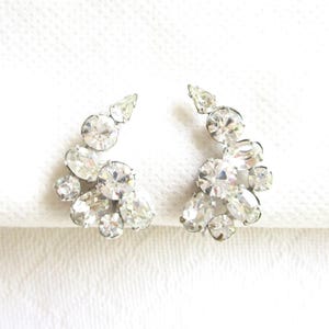 Old Hollywood Rhinestone Vintage Screw Back Earclimber Earrings - Silver Prong Settings - 1 1/8&quot; Tall - NY Estate Jewelry