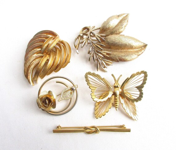 Vintage Brooch Lot NY Estate Jewelry Five Piece Bundle All Wearable Painted Porcelain Monet Glass Pearl /& Pearl Seed Bead Pin
