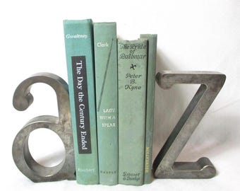 Lote de libros vintage de tapa dura verde envejecido: cuatro libros antiguos de biblioteca en tonos verdes - Decoración de libros vintage