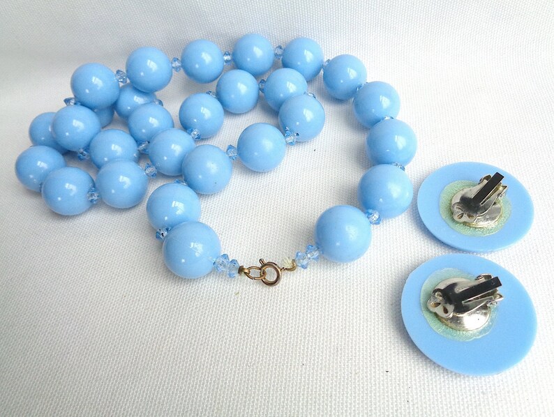 Estate Jewelry Vintage Chunky Blue Bead and Blue Clear Bi Cone Bead Necklace /& Matching Clip Back Blue Button Earrings
