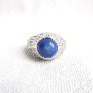 Blue Star Sapphire 18KTHGE Vintage Ring - Designer Hallmarked - US Size 7 1/2 - NY Estate Jewelry