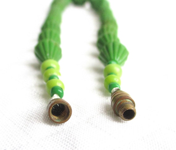 Antique Green Bakelite Molded Necklace - Gorgeous… - image 5