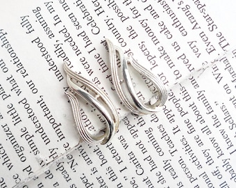 Sarah Coventry &quot;Stunning&quot; Silver Metal Clip Back Earrings from 1958 - Designer Signed - Estate Jewelry