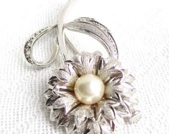 Broche Ancienne - Métal Argenté Et Petites Perles Plastifiées, Occasion, Bijou Vintage