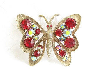 Spilla a farfalla vintage in metallo dorato e strass rosso rubino - Montatura in oro - Gioielli NY Estate