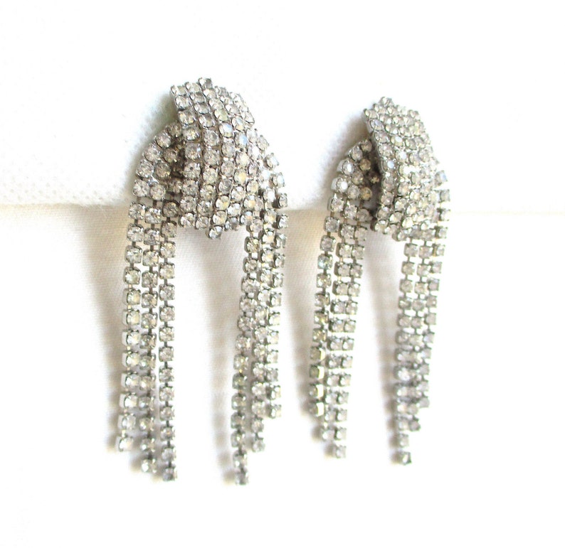 2 34 Long NY Estate Jewelry Dramatic Vintage Dangling Rhinestone /& Silver Link Clip Back Earrings