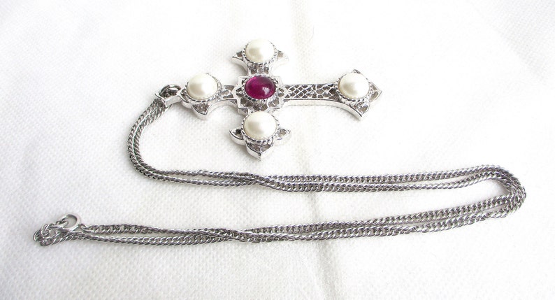 Sarah Coventry Crusader Pendant Silver Cross with Pearl /& Purple Cabochon Insets 3 18 Tall Pendant NY Estate Jewelry Designer Signed