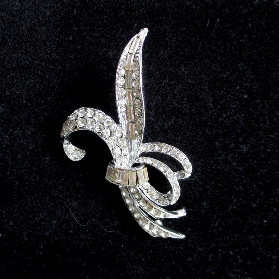 Broche Vintage Ornée De Brillants Et Strass - Métal Argenté - État Excellent