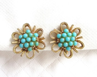Vintage-Ohrclips mit türkisfarbenen Rocaillesperlen und goldenen Blumen – NY Estate Jewelry