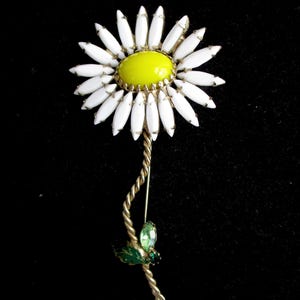 Schreiner Flower & Leaf Rhinestone Vintage Tall Brooch - Unsigned - New York Estate Jewelry