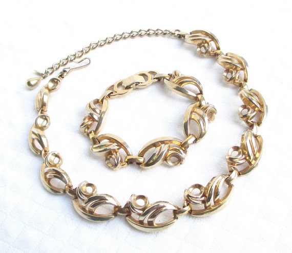 Vintage sperry necklace sale