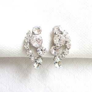 Old Hollywood Rhinestone Vintage Screw Back Earclimber Earrings - Silver Prong Settings - 1 1/8&quot; Tall - NY Estate Jewelry