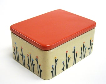 Modern simple butter dish, flower meadow for 250 g butter, handmade ceramic jar, natural satin finish with colorful flowers and red lid