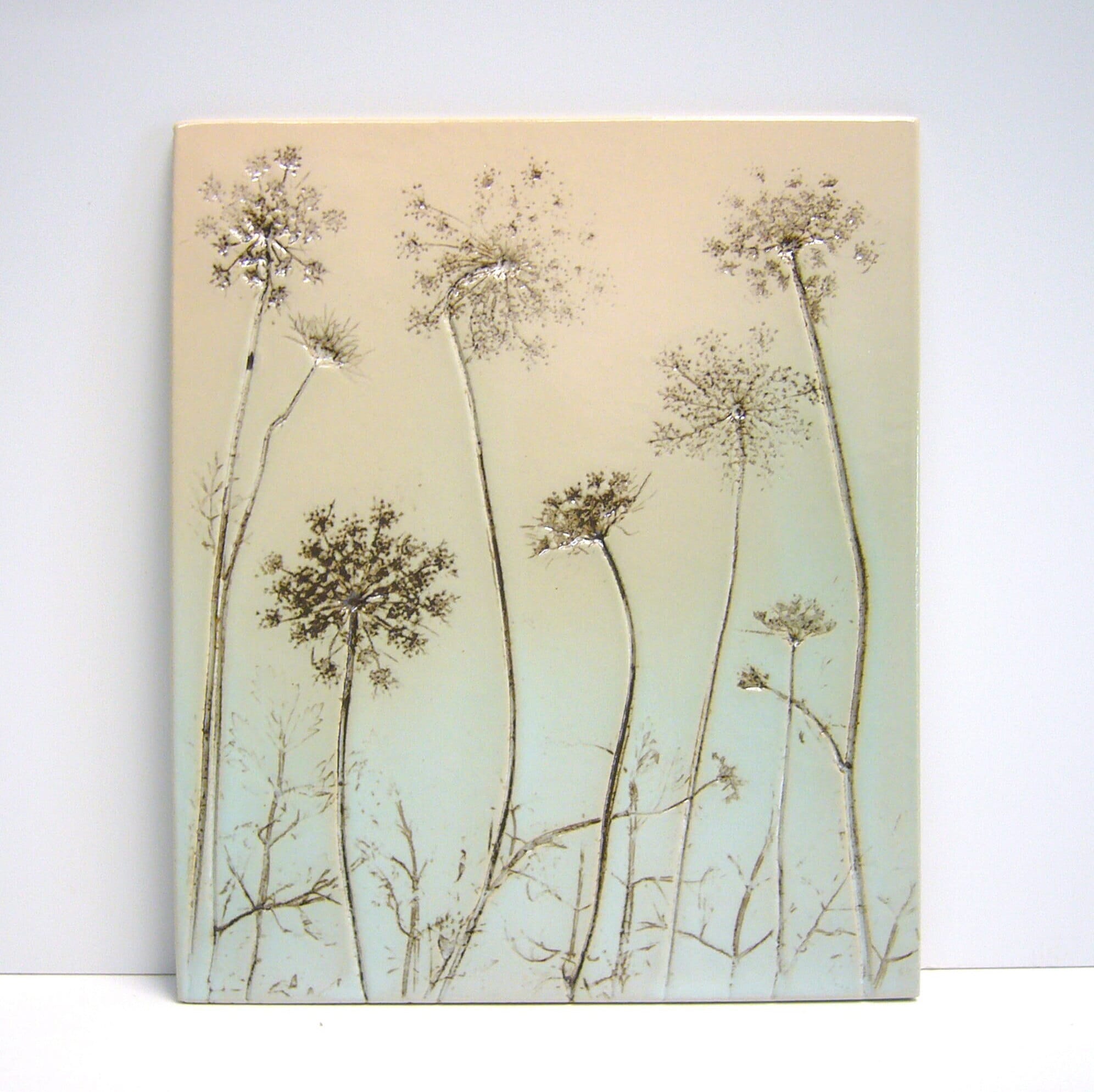 Handmade ceramic picture, meadow flowers, wild carrot, 25.5 x 31 cm, high-fired ceramic, wall decoration, spring picture, pink-mint glazed