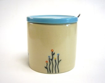 Large honey and jam pot, flower meadow, for 460ml, handmade ceramic, in silky matt glaze and turquoise lid, hand-painted