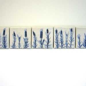 5 handmade flower tiles, ceramic, 10 x 10 cm, lavender in shiny white, blue patinated