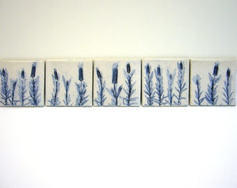 5 handmade flower tiles, ceramic, 10 x 10 cm, lavender in white-gloss, blue patinated