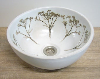 Aufsatz-Waschbecken, handgemachte Keramik, 33x15 cm, braun patinierte Wiesenblumen, Wilde Pastinake, in weiss-seidenmatter Glasur