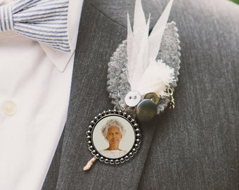 Groom Memorial Charm for Wedding with Photo, Groom Remembrance Pin, Boutonniere in Loving Memory for Wedding Ceremony, Dad Mom Remembrance