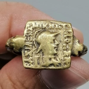 Anillo romano antiguo y hermoso con moneda de guerrero griego auténtico, anillo con retrato antiguo, anillo tribal de latón hecho a mano, talla US 6.75