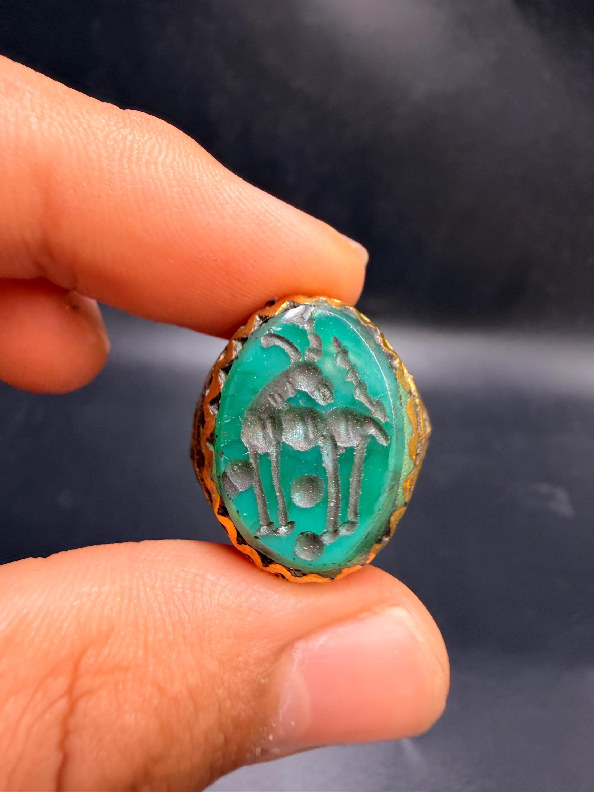 古代の彫刻が施された印章デザインのインタリオリング • 珍しい
