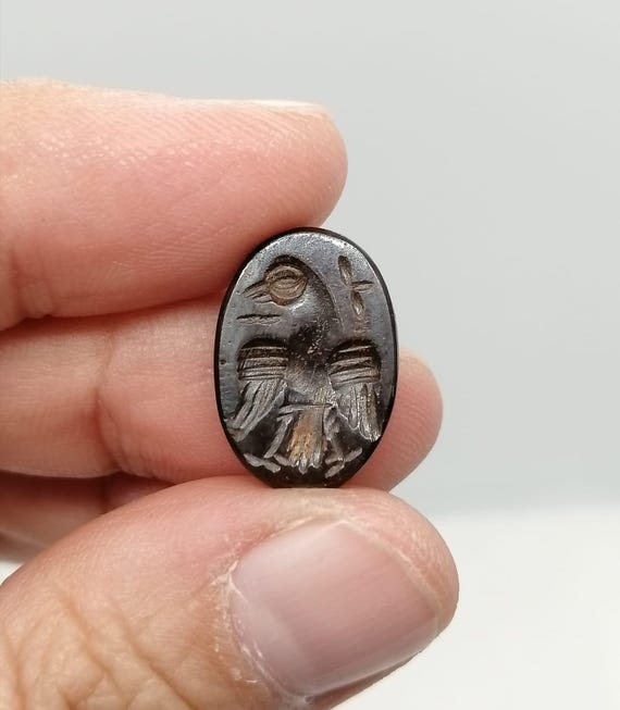 古代ローマの黒石のインタリオ印章、鳥のシンボル、彫刻されたスタンプ
