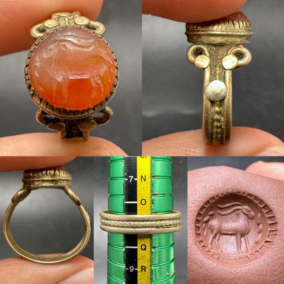 Anillo antiguo de león romano en intaglio: diseño de doble banda