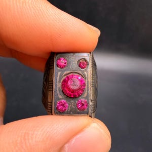 Vintage red ruby gemstone warrior silver  ring – bold engraved silver-tone band, antique statement piece
