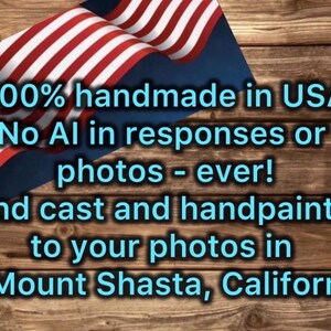 Puede incluir: Imagen con la bandera estadounidense y texto: "100% hecho a mano en EE. UU.", "&iexcl;Sin IA en respuestas o fotos, nunca!" y "Fundido a mano y pintado a mano para tus fotos en Mount Shasta, California."