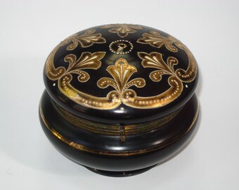 Caja de tocador con bisagras de cristal amatista estilo bohemio checo Moser; tarro de polvo antiguo soplado a boca/cofre para joyas con tapa decorada con oro dorado
