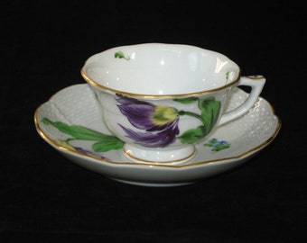 Juego de taza y platillo de café expreso Herend Hungary 'KITTY' KY Purple Fantasy Tulips; porcelana vintage de primera calidad pintada a mano.