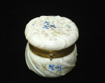 C F Monroe Wave Crest Wavecrest Helmschmied Swirl Dresser Jar con bisagras Puff Box - Vidrio artístico de ópalo con flores esmaltadas pintadas a mano