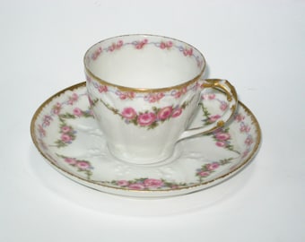 Juego de taza y platillo de porcelana de Limoges GDA de Charles Field Haviland con guirnaldas de rosas rosadas y detalles dorados, estilo antiguo de finales de siglo, Francia