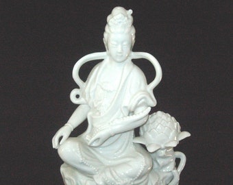 Diosa budista Guan Yin w / Lotus & Pearls - Gran estatua de porcelana Blanc de Chine de 12 "Estatuilla de japón
