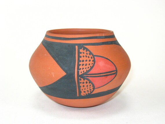 Gloria Holstein Tigua Signed Pueblo Pottery Native American Etsy