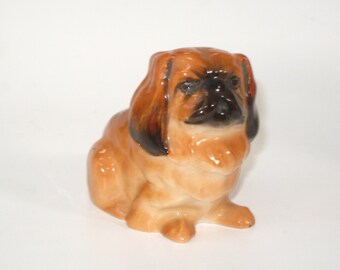 Figura de perro pequinés sentado Royal Doulton K6; vintage, retirada, Inglaterra