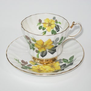 QUEEN ANNE Swirl Ribbed Wild Yellow Roses Tea Cup & Saucer Fluted w/ Gold Foot - Vintage English Bone China Set