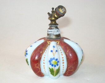 Atomizador de perfume victoriano de vidrio lobulado con forma de melón, esmaltado y pintado a mano, década de 1880; botella antigua rara con forma de calabaza.