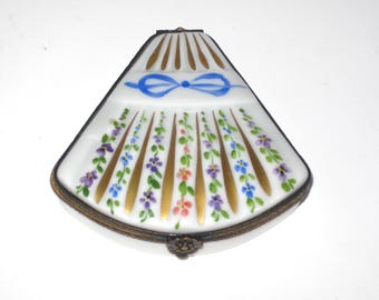 Limoges France Peint Main Hinged Trinket Box Figural Ladies Fan; Vintage Handpainted Porcelain Pill Box