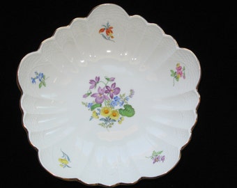 Meissen Crossed Swords Mark Dresden Flowers Scalloped 5 Sided Basketweave Bowl Gilt Trim Pattern 060110; Vintage German Porcelain Shape 116D