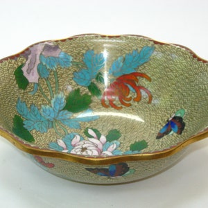 Chinese Cloisonne Large 8+&quot; Enamel Scalloped Bowl Chrysanthemum Flower & Butterfly Partial Label