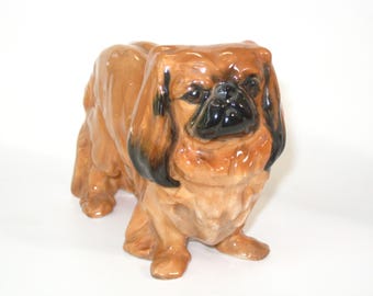 Figura de perro pequinés Royal Doulton HN 1012; vintage, retirada, fabricada en Inglaterra.