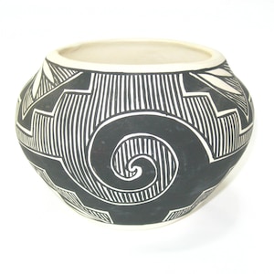 Leland Robert Vallo Acoma Pueblo Hand Painted Fine Line & Tularosa Swirls Olla Pot Vase; Vintage Artist Signed Native American Art Pottery