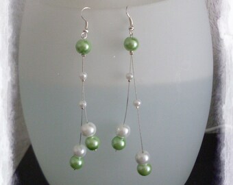 Boucles d'oreille perle blanche et anis