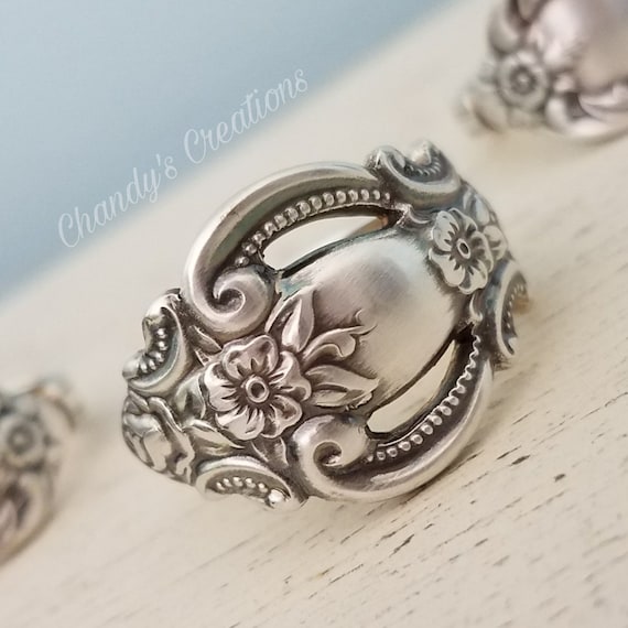 Oxidized Stamed Flower in Heart Ring Oxidized Stamed Flower in Heart Ring