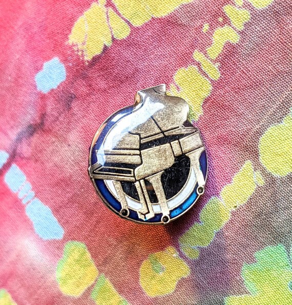 Broche Piano En Argent Avec Cristaux Et Émail Blanc - Modèle Baby Grand Vintage - Bijou Musical Élégant