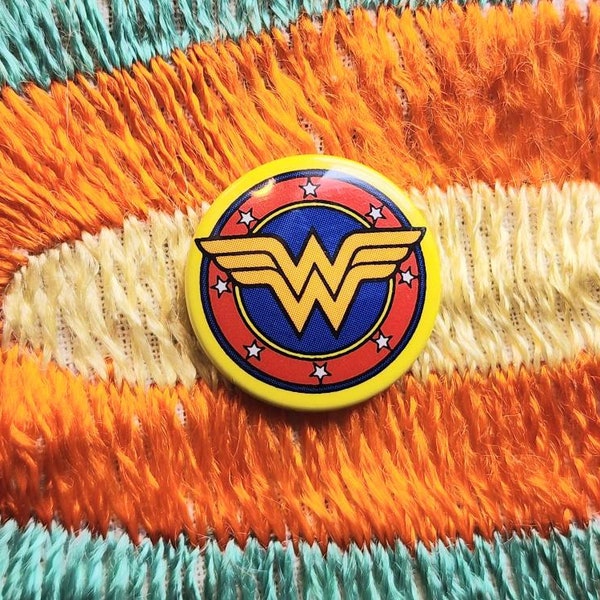 1995 DC Comics Wonder Woman Pinback Button