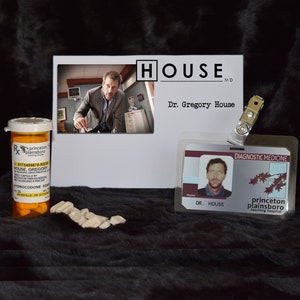 TV Show House MD Screen Accurate Replica Prop "Gregory House" Candy Prop Bottle and Hospital ID Prop