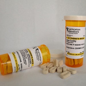 TV Series House MD Screen Accurate Replica &quot;Gregory House&quot; & &quot;Lisa Cuddy&quot; Candy Prop Bottles