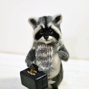 Made to order Traveler raccoon, Sculpture raccoon, Miniature raccoon, Animal raccoon, Raccoon toy, Miniature suitcase, Raccoon and suitcase